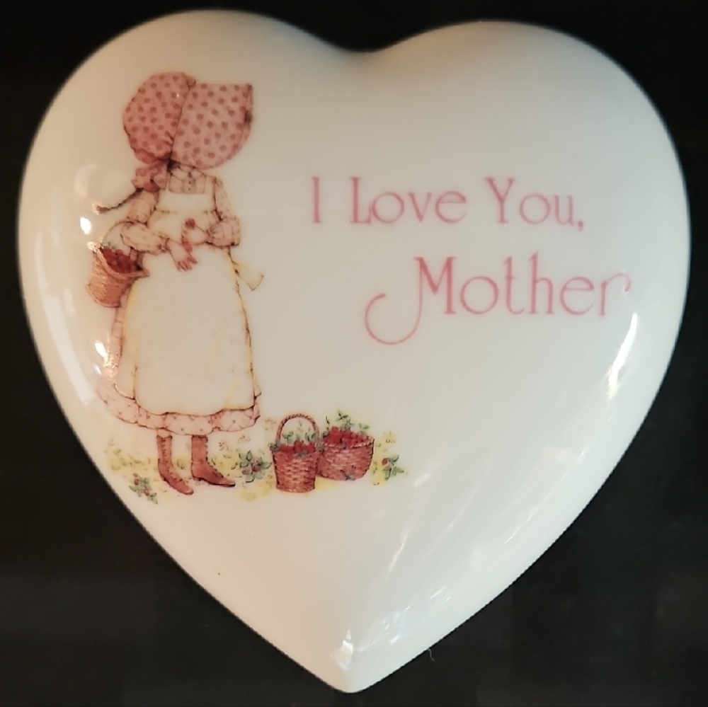 Holly Hobbie Heart-Shaped Ceramic "I Love You, Mother" Keepsake Box Russ Berrie